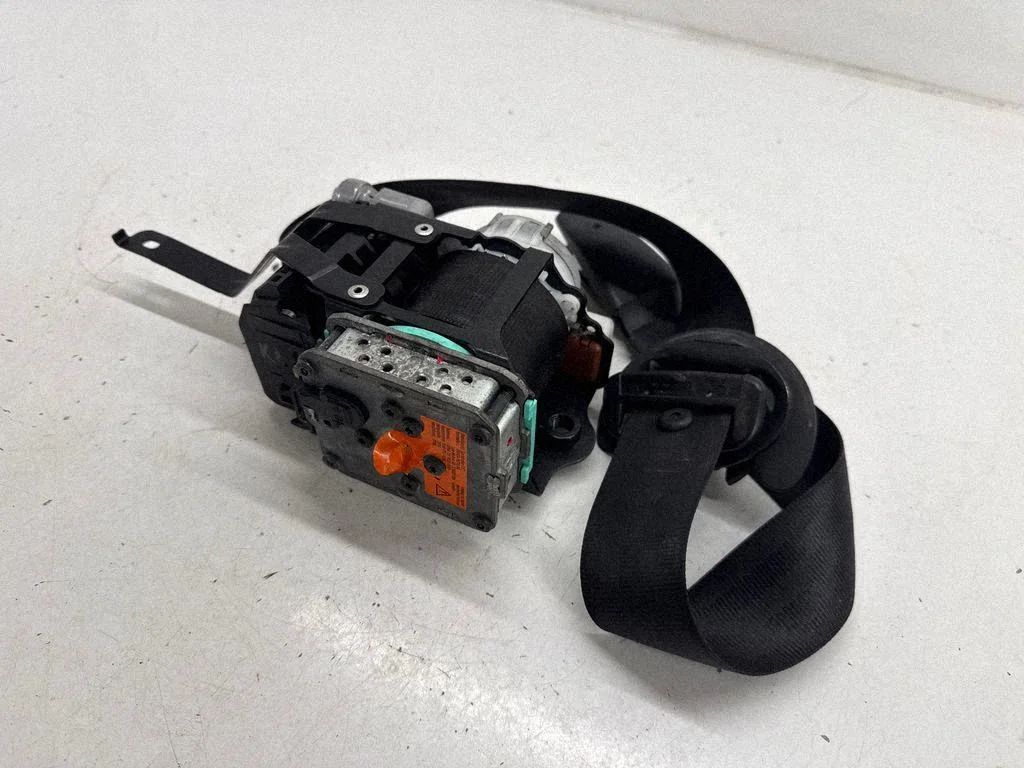 Front seatbelt – Porsche Cayenne (92A) (2010-2017)
