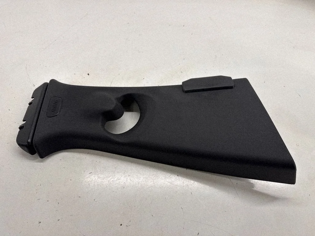 (B) pillar trim (top) 6433104