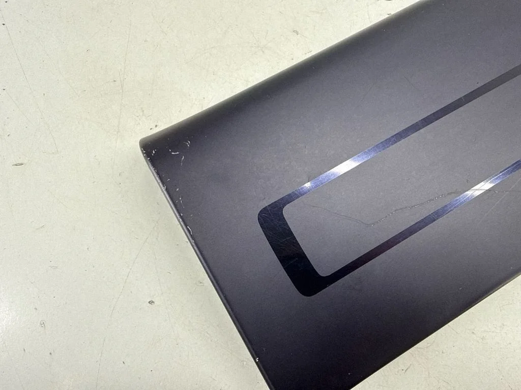 Rear sill trim cover 105318900E