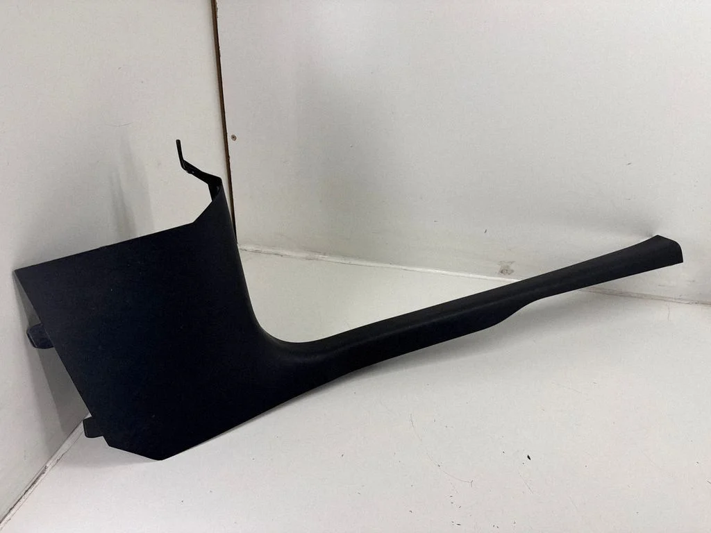 Rear sill trim cover 108629300M