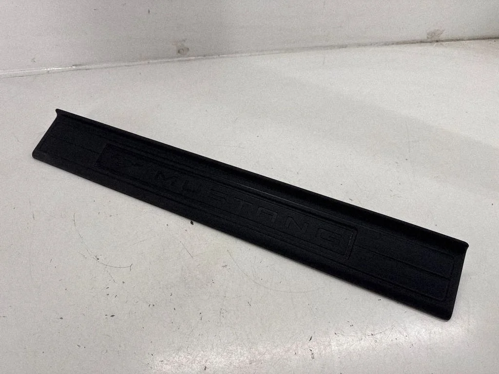 Front sill trim cover FR3B6313222ADW