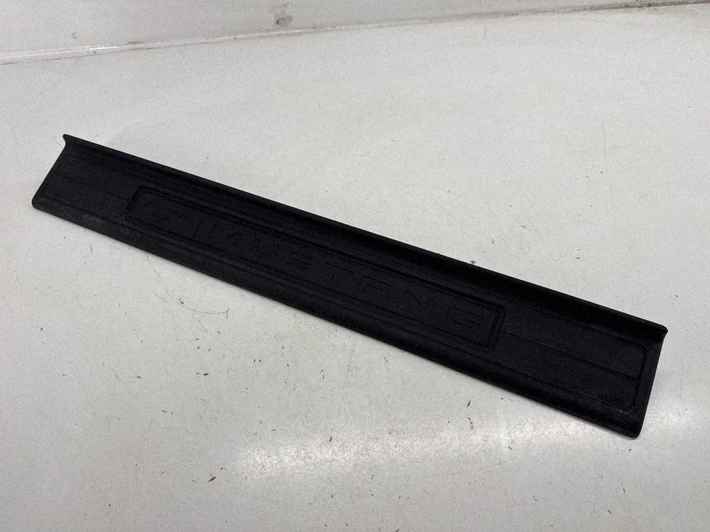 Front sill trim cover FR3B6313222ADW