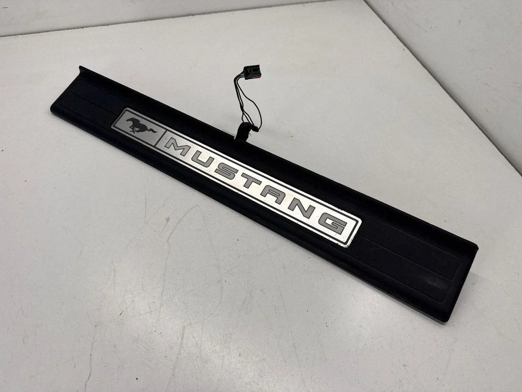 Front sill trim cover FR3B6313222AAW