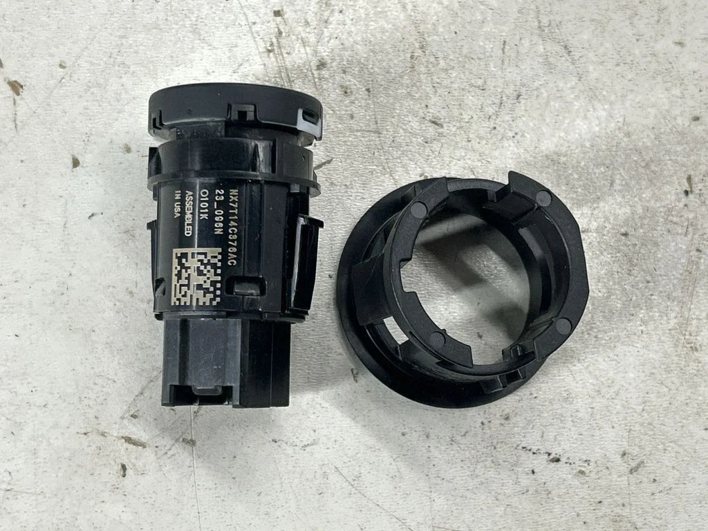 Mootori start-stopp-nupp NX7T14C376AC