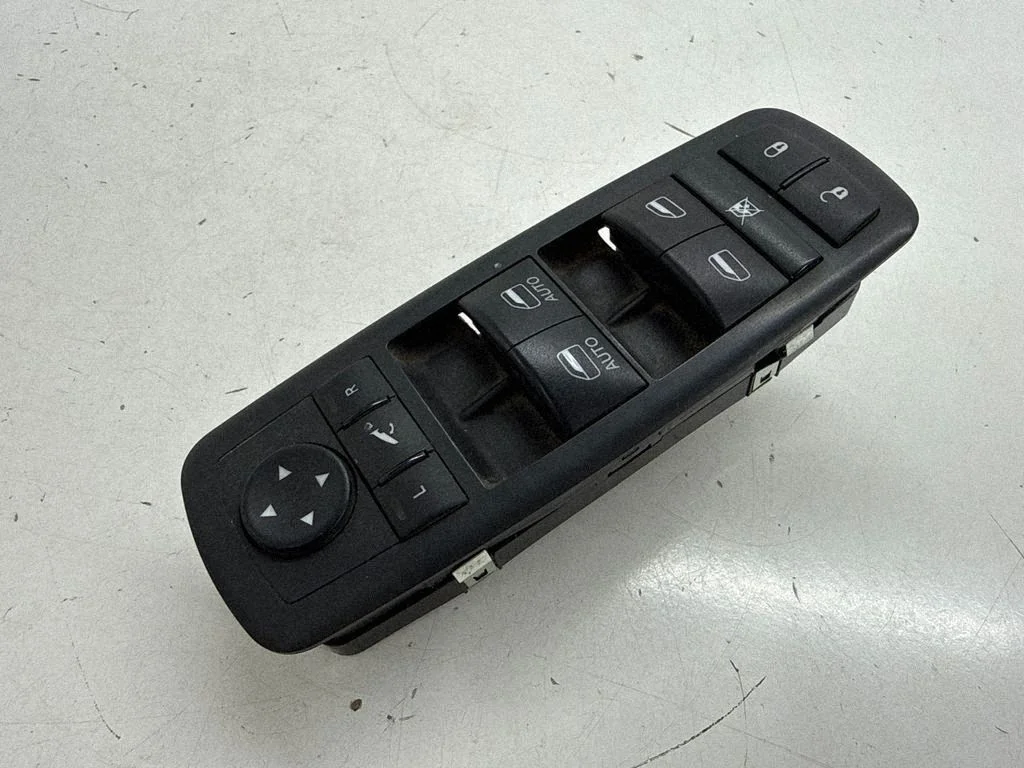 Electric window control switch 68262252AC