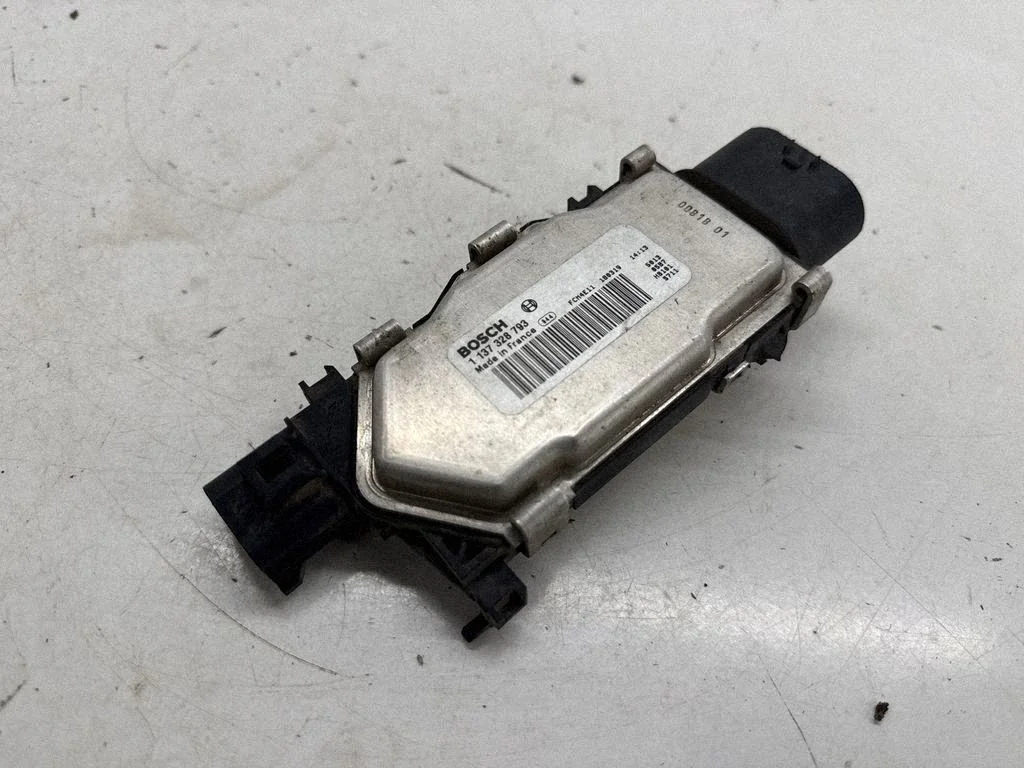 Coolant fan relay 1137328793