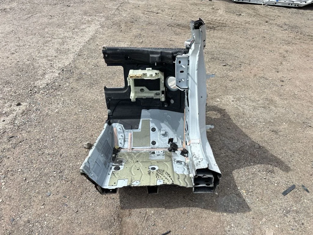 Esimene küljepaneel – BMW 2-seeria F44 (2019-2024)