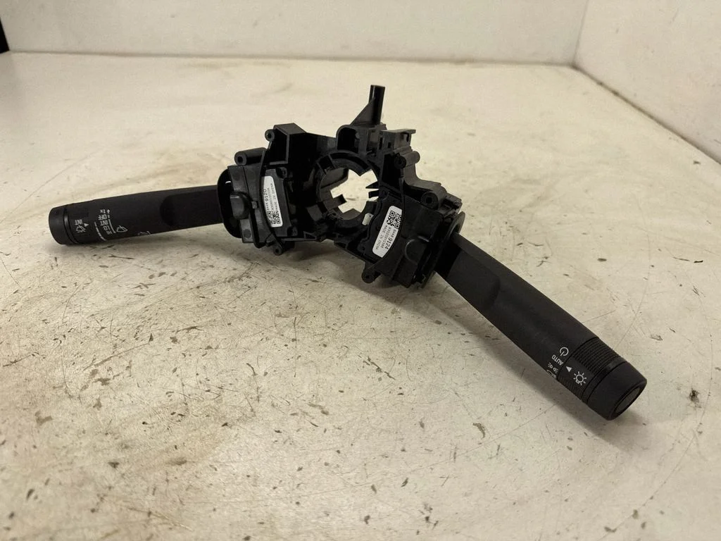Wiper turn signal indicator stalk/switch 84489115