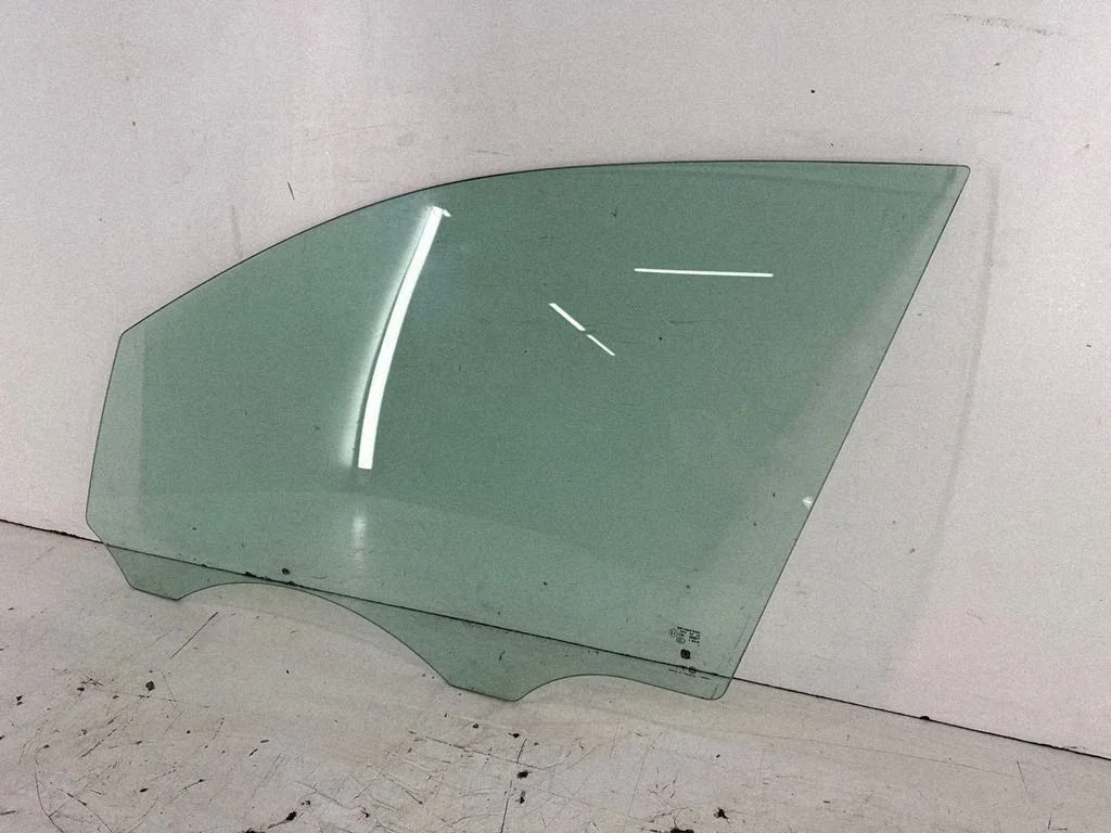 Front door window glass four-door 95854251100