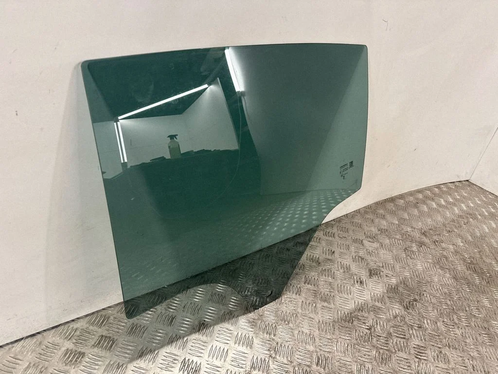 Rear door window glass 68607043AA