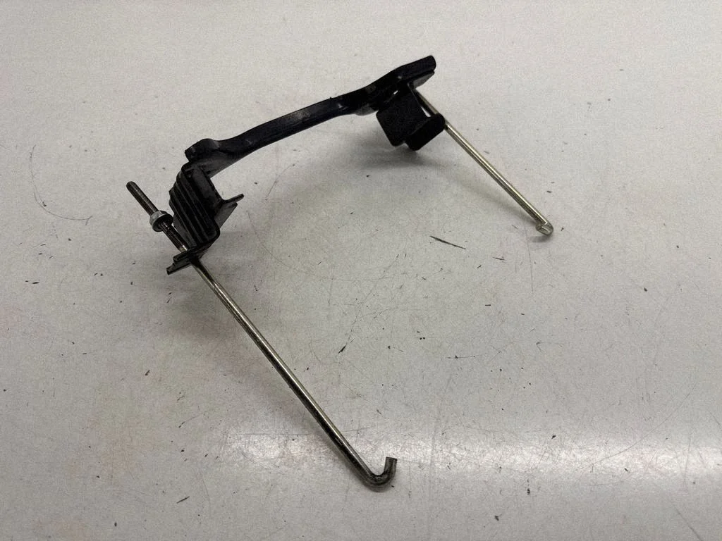 Battery bracket 82184AN000