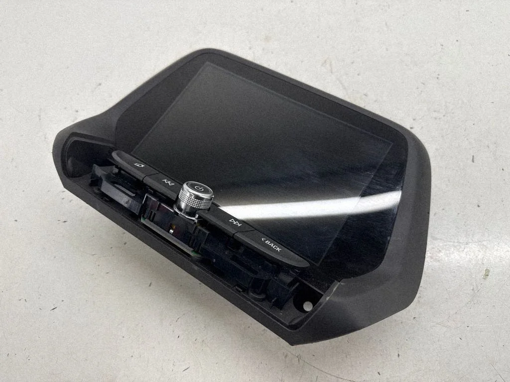 Radio/CD/DVD/GPS head unit 84582516