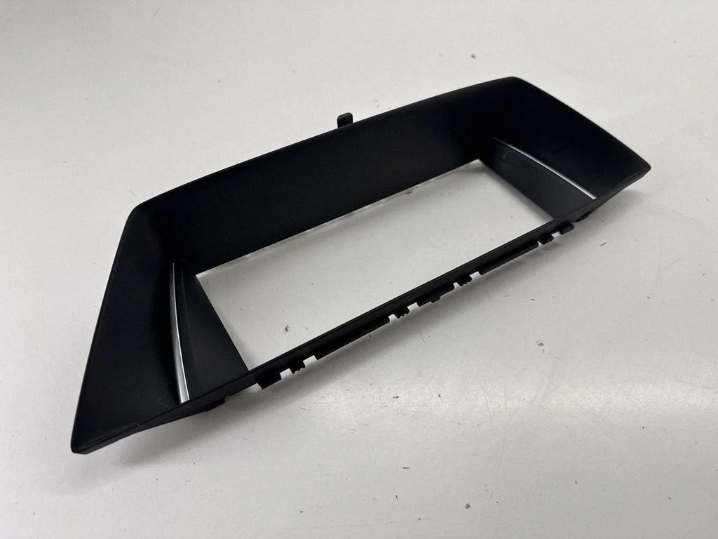 Radio/GPS head unit trim 9257640