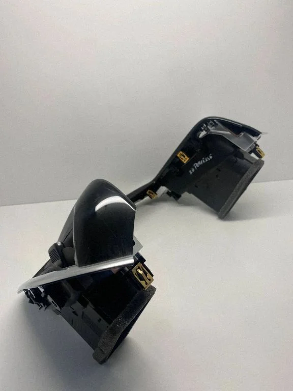 Radio/GPS head unit trim 84286789