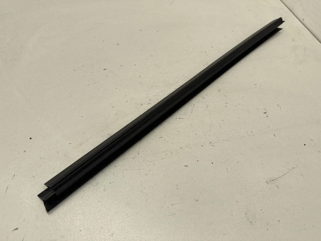 Rubber seal rear door window/glass 68607092AA
