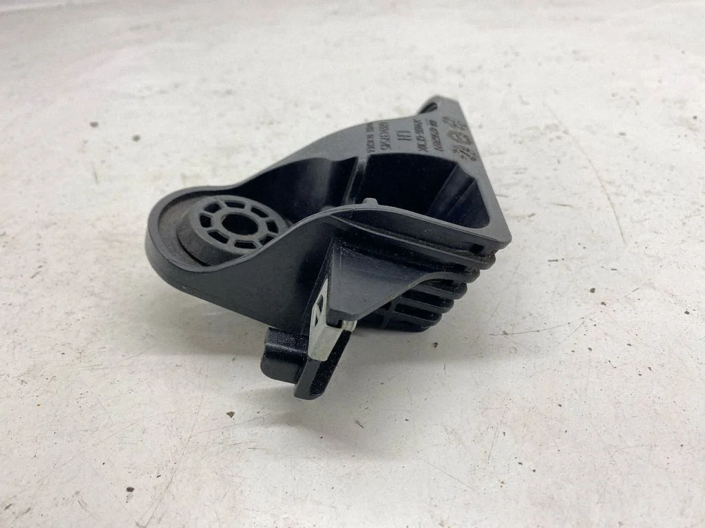 Radiaatori kinnitusklamber 42562827 – Buick Encore GX I (2019-)