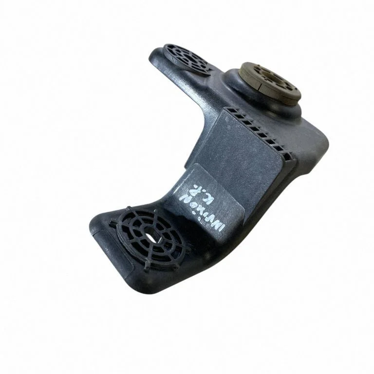 Radiator mount bracket 84943715