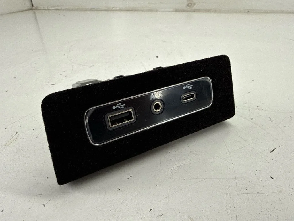 Gniazdo USB – Alfa Romeo Stelvio (2016-)