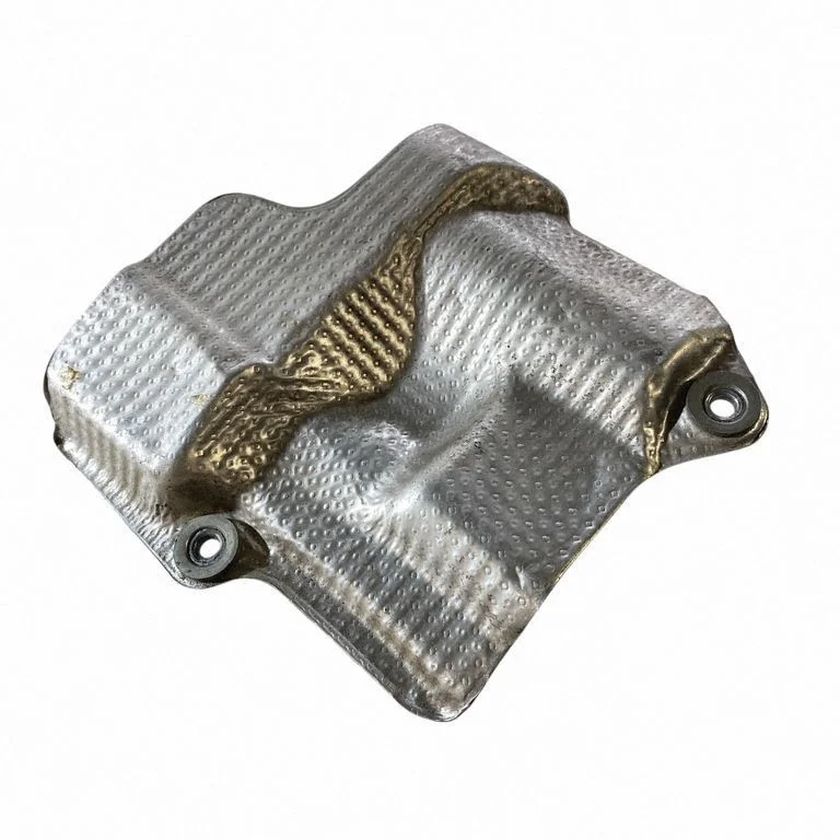 Heat shield in engine bay 289798