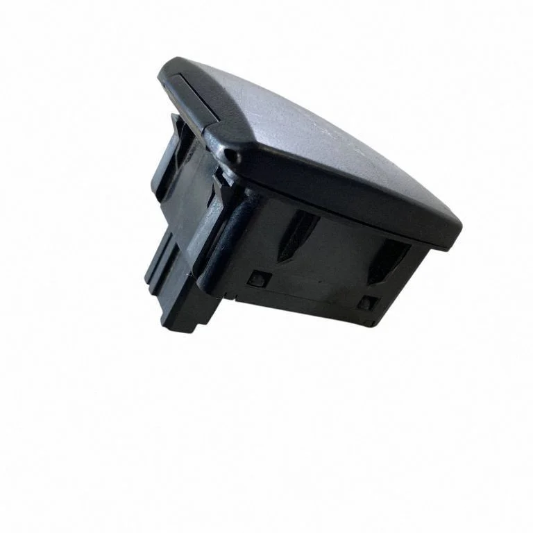 12 V lizdas (priekyje)
