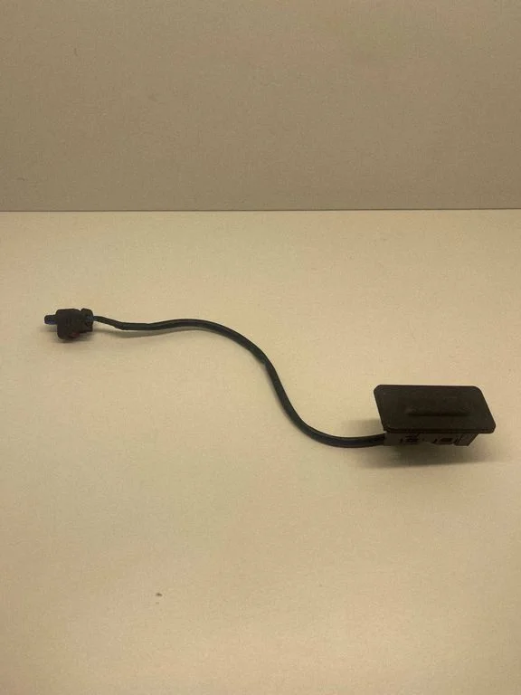 Tailgate opening switch 84132375
