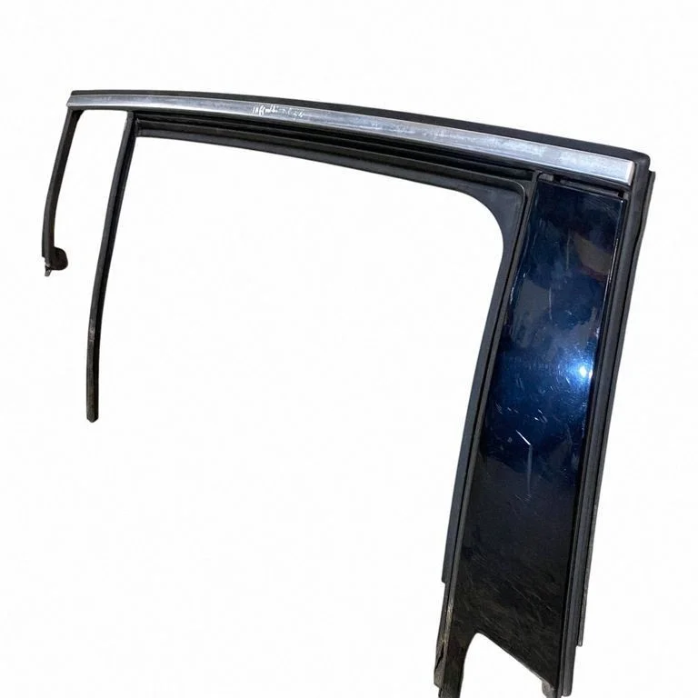 Rear door glass trim molding 822025DA0A