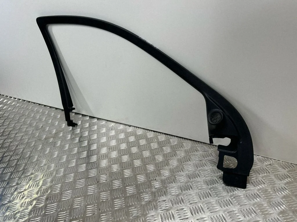Front door glass trim molding 5XL21DX9AA