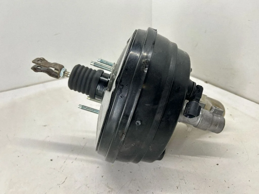 Serwo hamulcowe 26402FL011