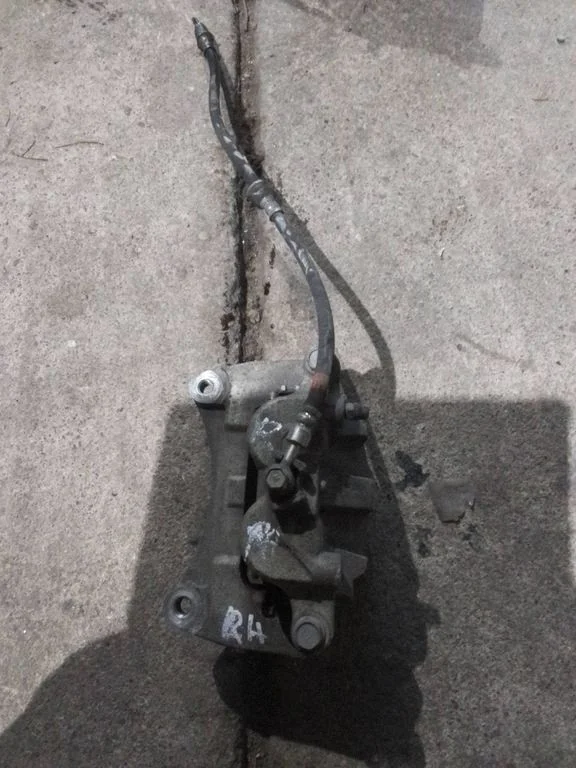Front brake caliper 26292AN00A
