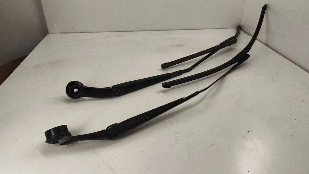 Front wiper blade arm W58932