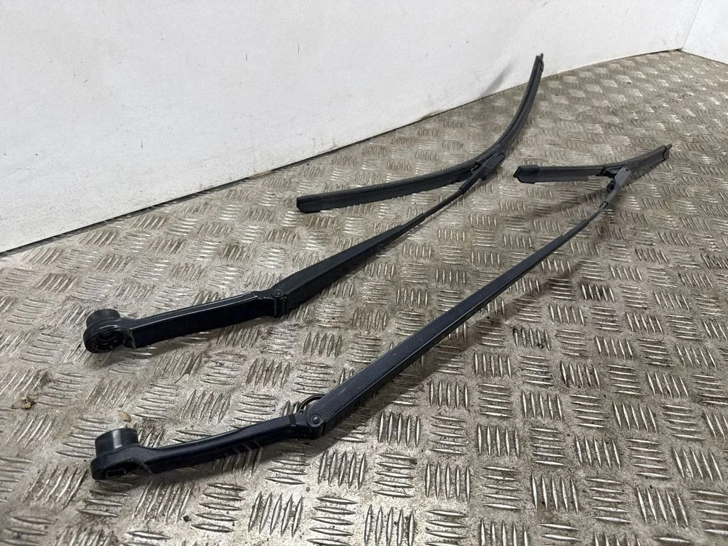 Front wiper blade arm – Subaru Impreza V (2016-2023)
