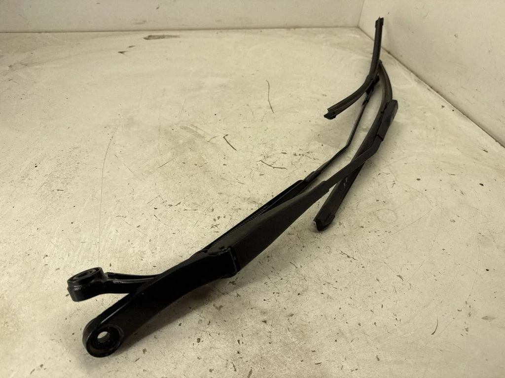 Front wiper blade arm 83B955408A