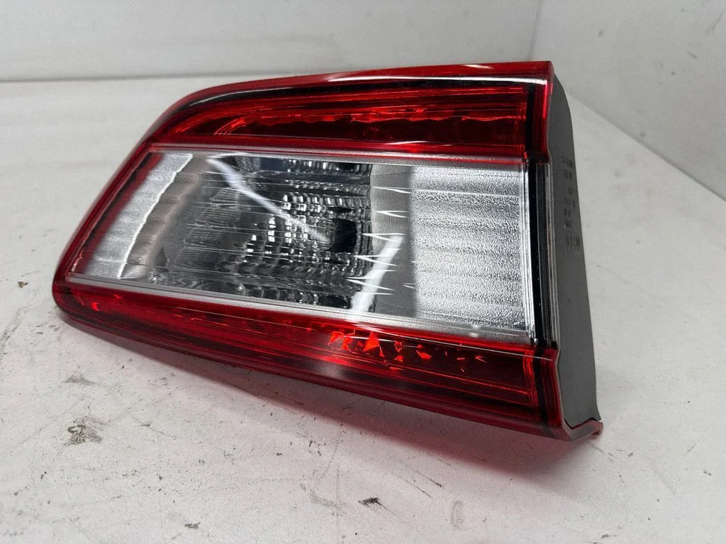 Tailgate rear/tail lights 84251FL05B