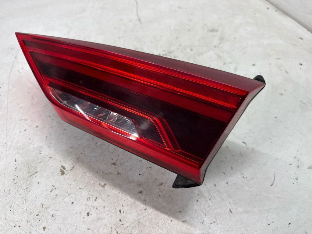 Tailgate rear/tail lights 83A945094B