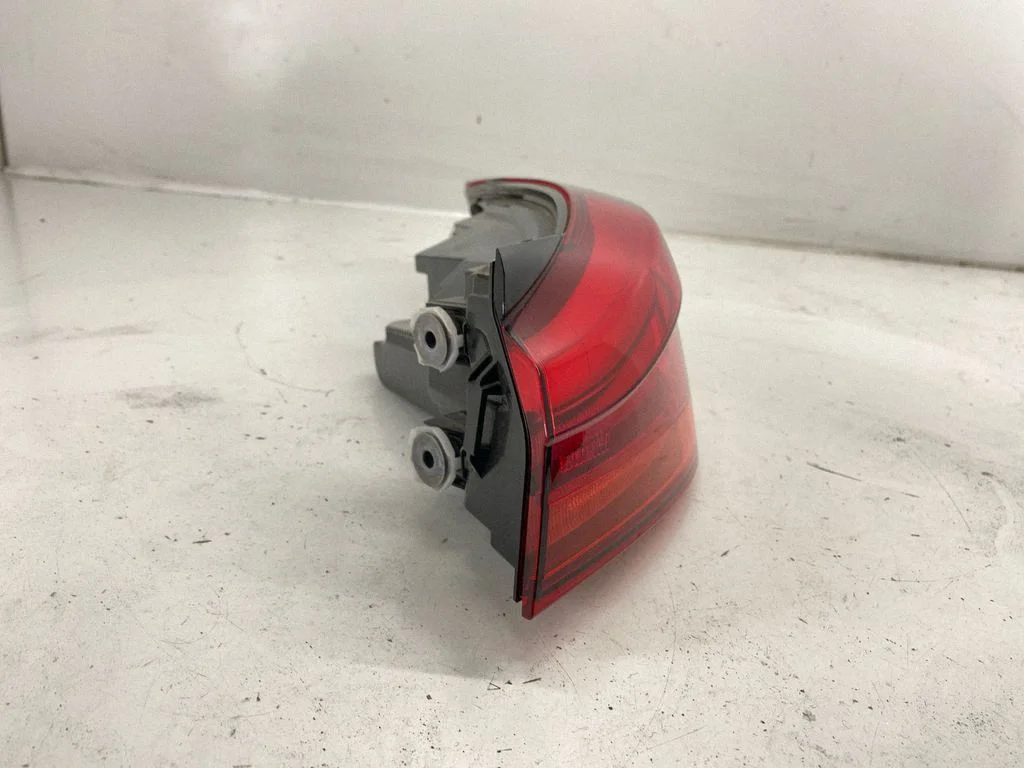 Lampa tylna w błotniku 7465468