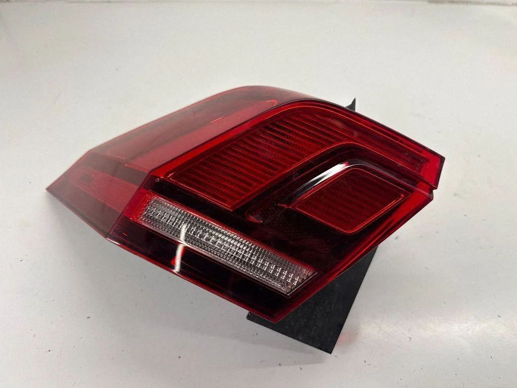Rear/tail lights 5NN945095A