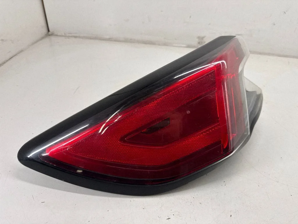 Rear/tail lights LJ6B13405AH