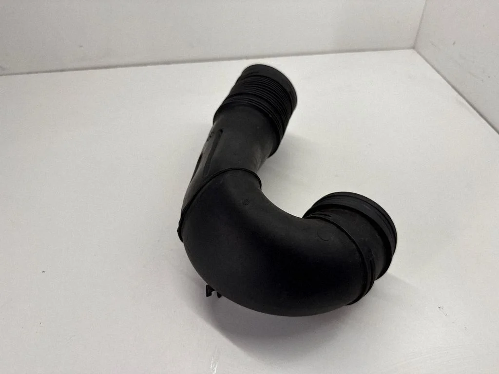 Air conditioning (A/C) pipe/hose 7P6129684B