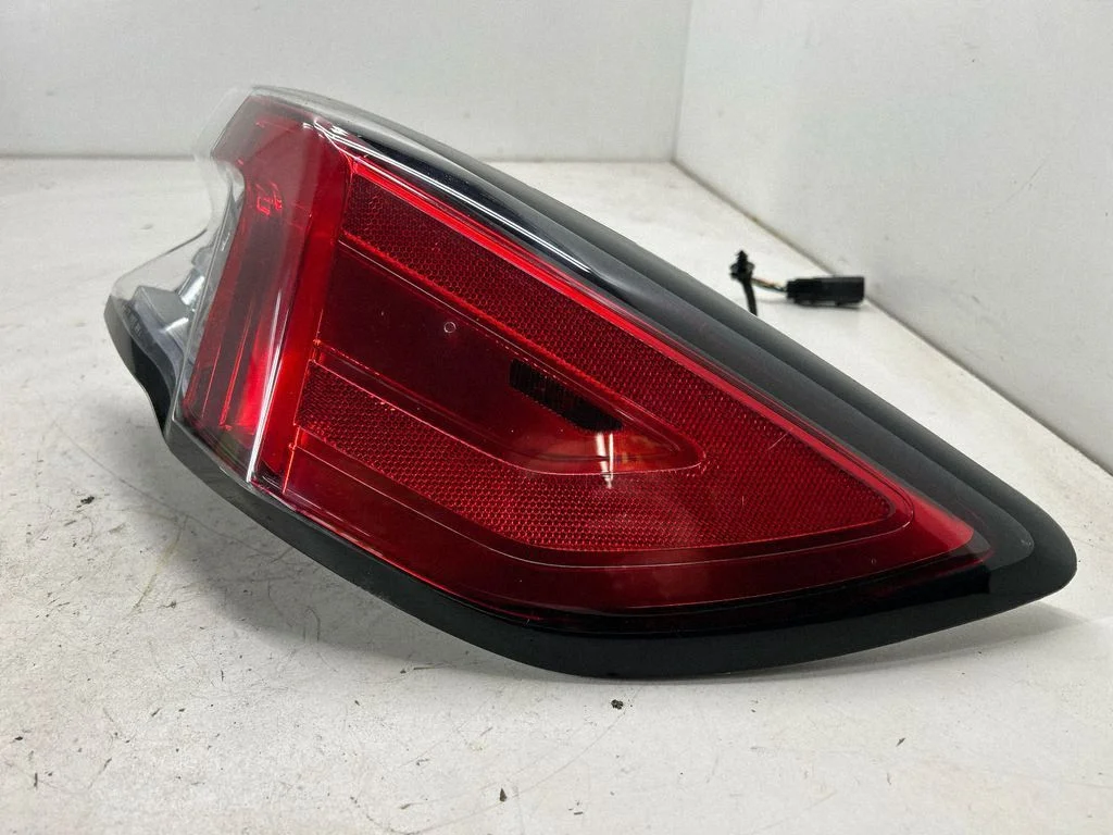 Rear/tail lights LJ6B13404AJ