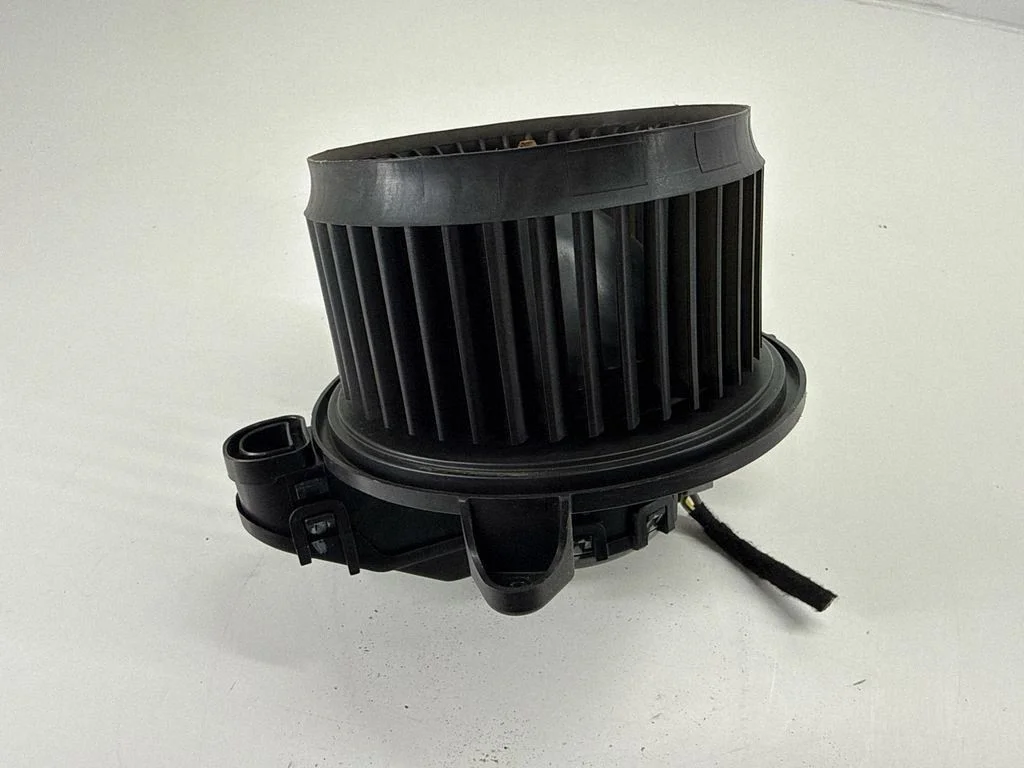 Dmuchawa nawiewu AV1Z19805C
