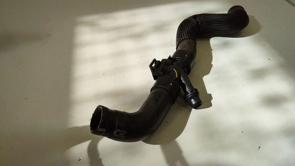 Engine coolant pipe/hose F2G38B274DFE