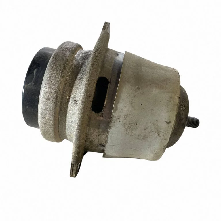 Engine mount bracket 7P6199131D