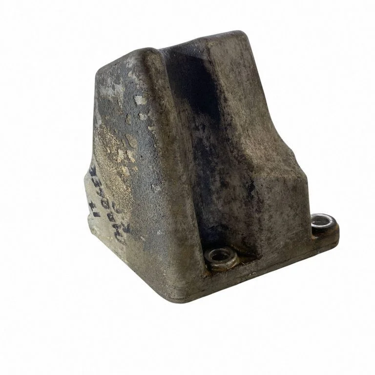 Engine mounting bracket 04726023AB
