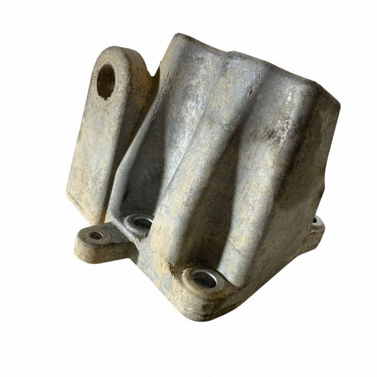 Engine mounting bracket 04726022AB