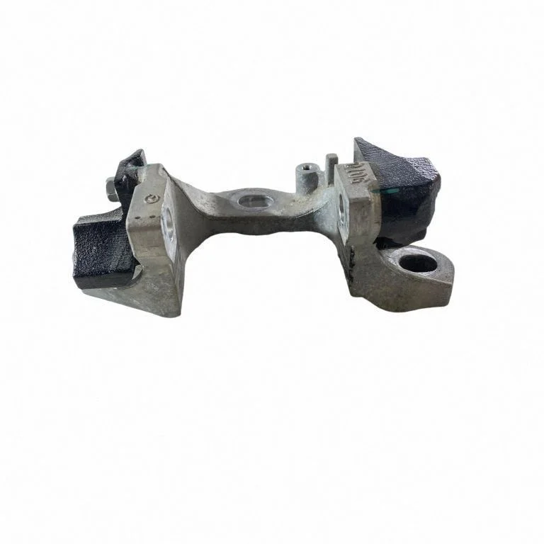 Engine mounting bracket D10G3908Y