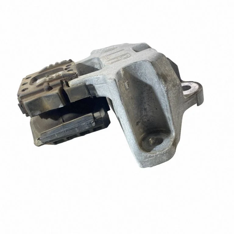 Dzinēja stiprinājuma kronšteins X06319
