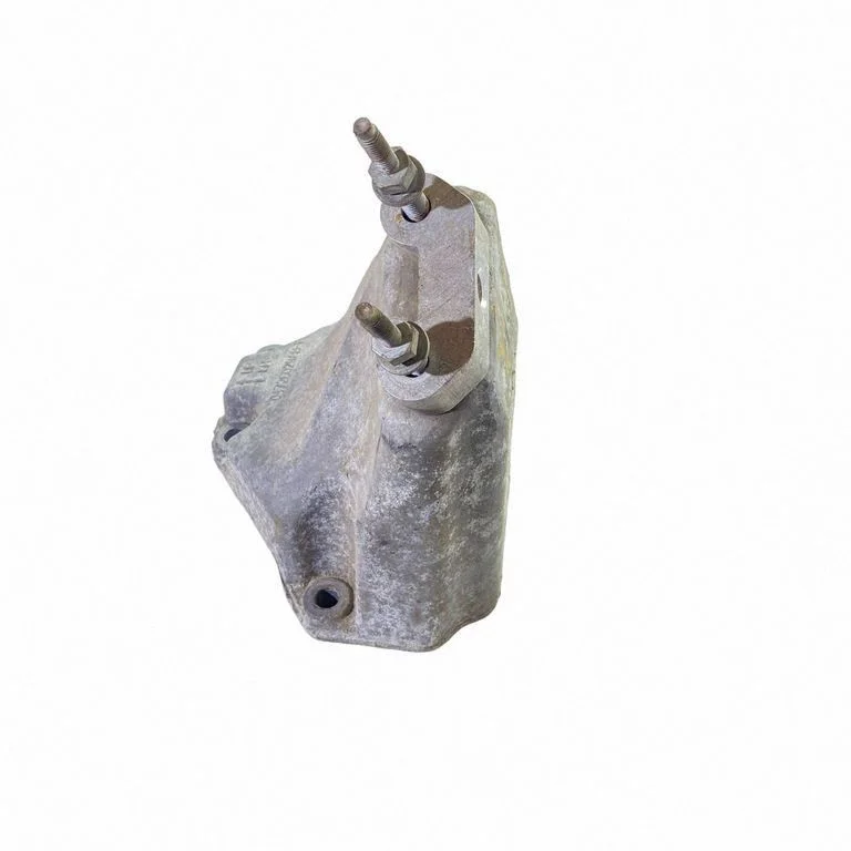 Engine mounting bracket 04726029AB