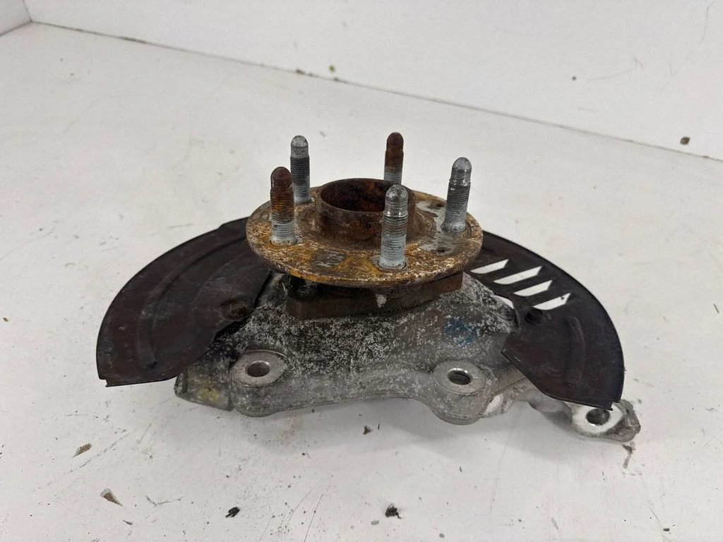 Front wheel hub 84004746