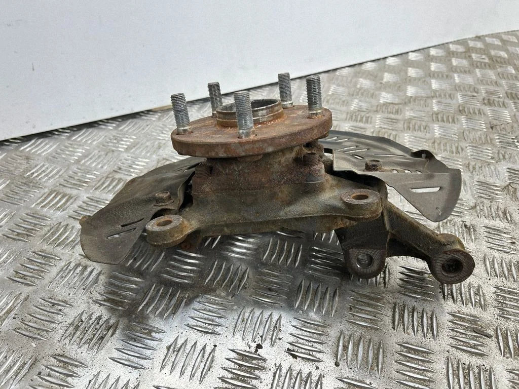 Front wheel hub 28313FN030