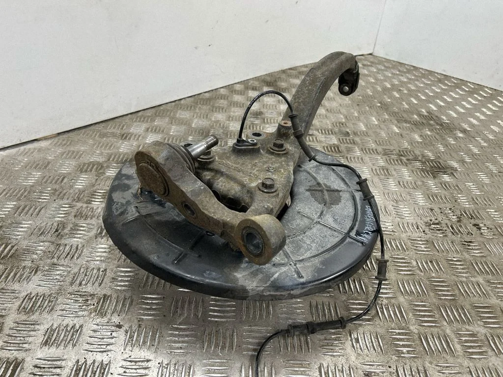Front wheel hub 05168403AD